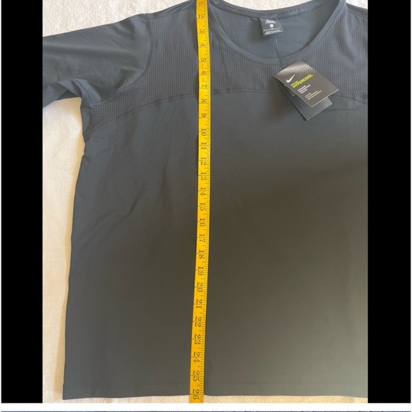 Nike PRO Hypercool Training Top - Picture 9 of 12